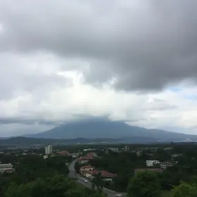 dia com muitas nuvens